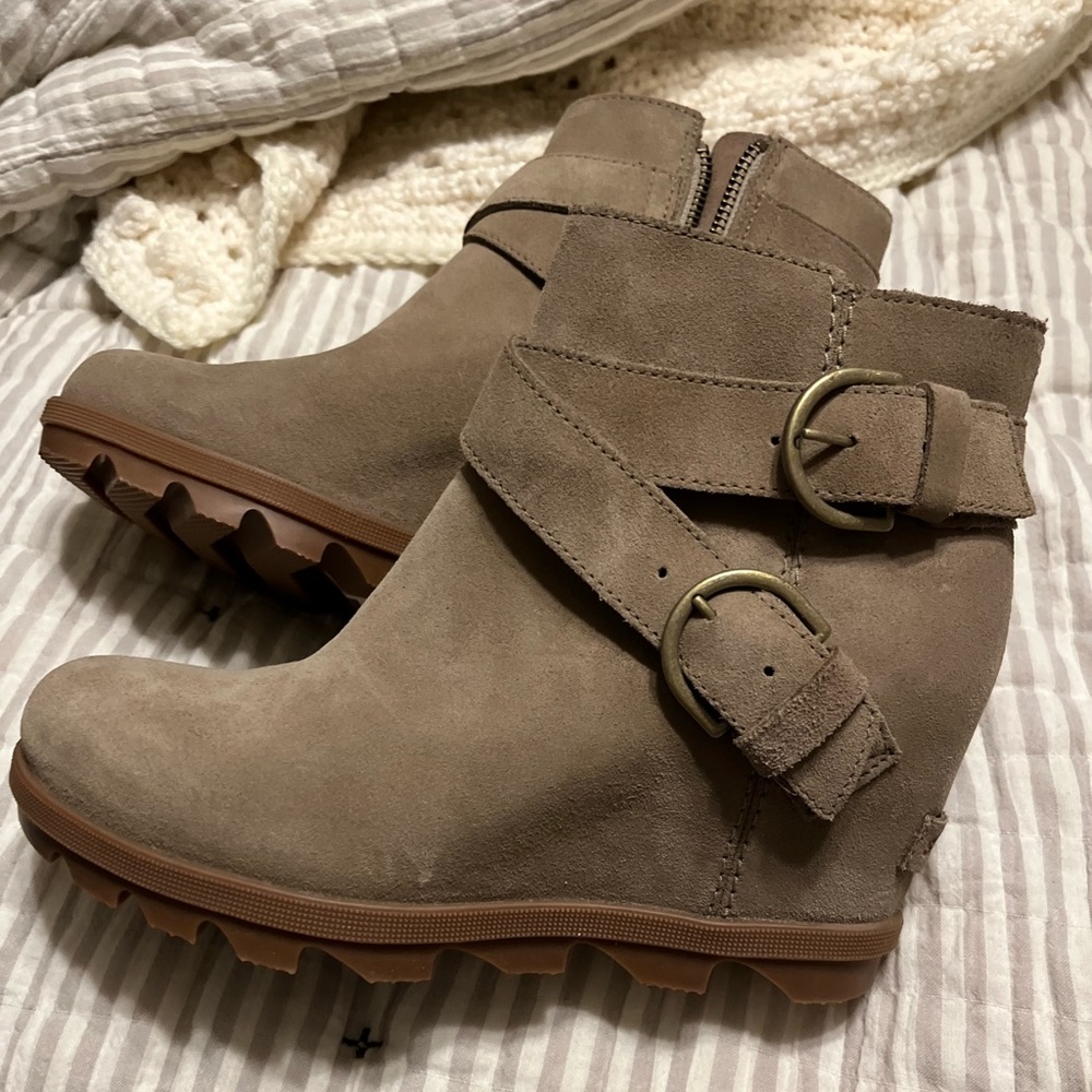 Joan of Arctic wedges. Never been worn!